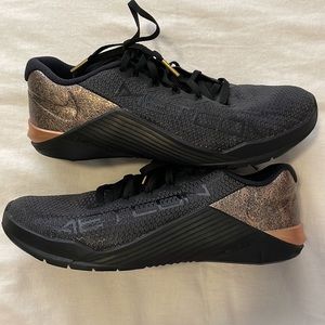 Nike Women’s Metcon Black/ Rs Gold size 8.5~ worn three times